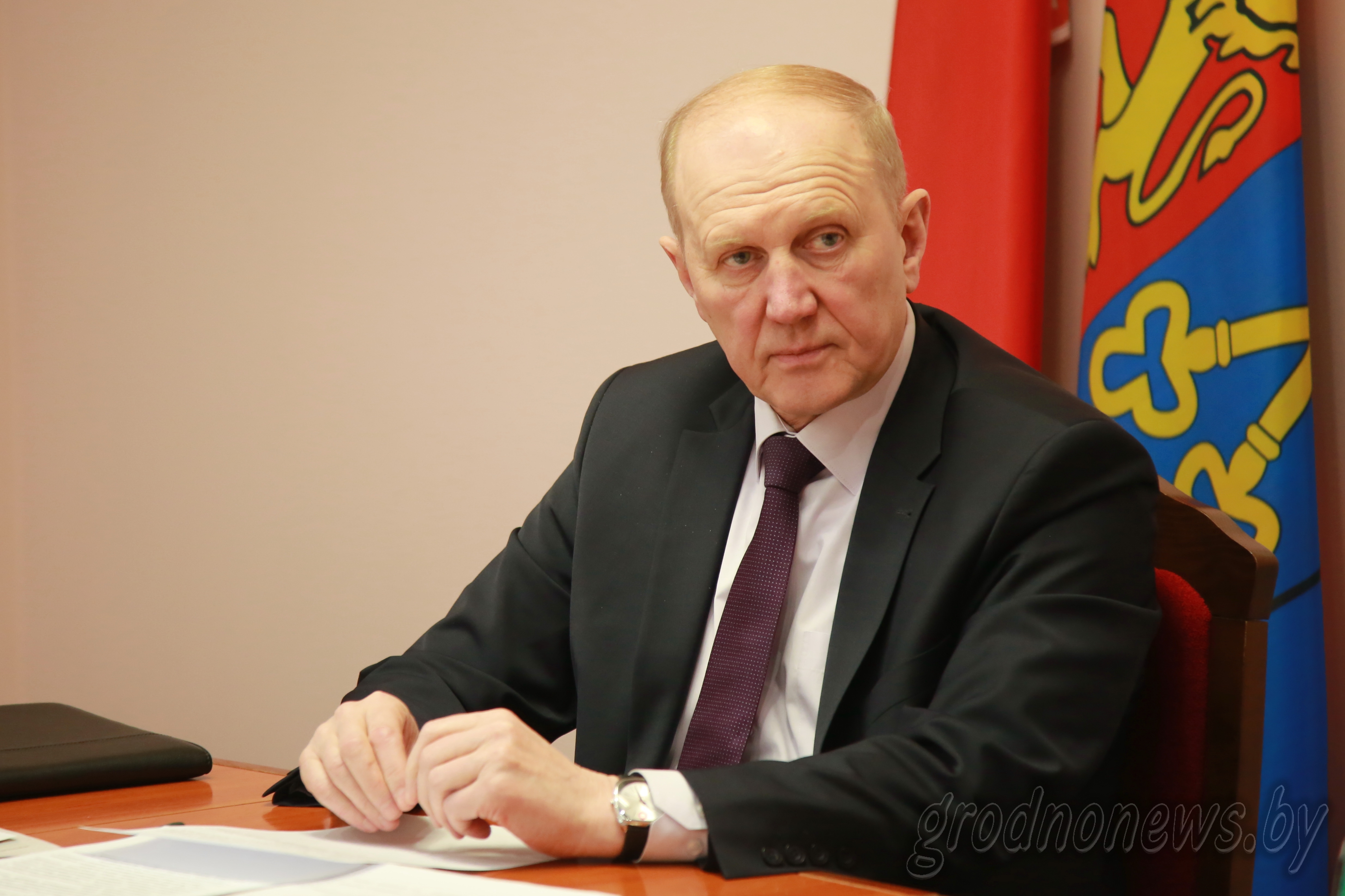 Что необходимо сделать, чтобы сократить число погибших и пострадавших на пожарах? Как бороться с «пьяными» огненными ЧП? Что предпринимается для уменьшения числа ДТП?
