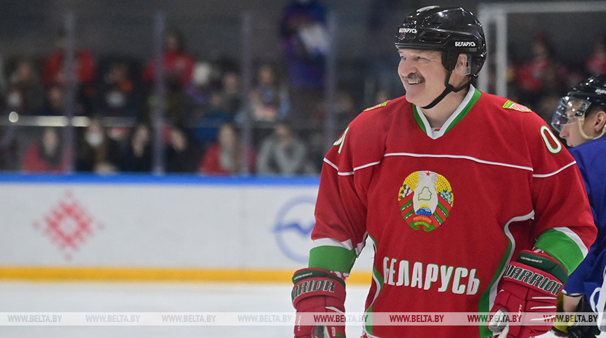 Александр Лукашенко готов сыграть в хоккей с актером Маратом Башаровым