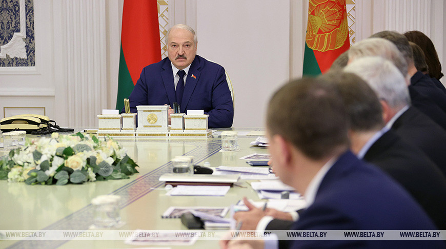 От уборочной компании до ситуации на границе и санкций. Лукашенко поставил задачи по наиболее актуальным вопросам
