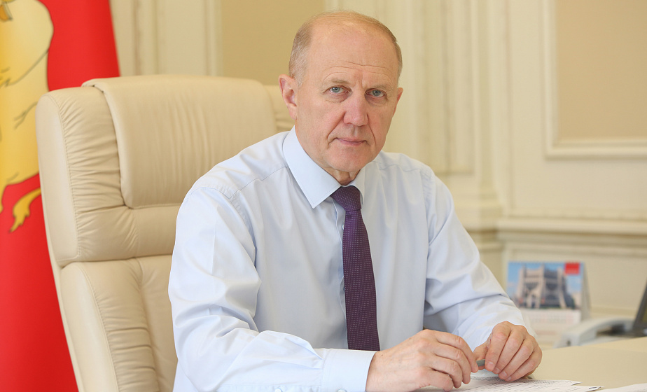 Прямую линию провел губернатор Гродненщины Владимир Кравцов