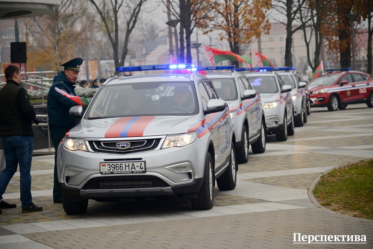 14 легковых автомобилей Geely пополнили автопарки районных отделов МЧС