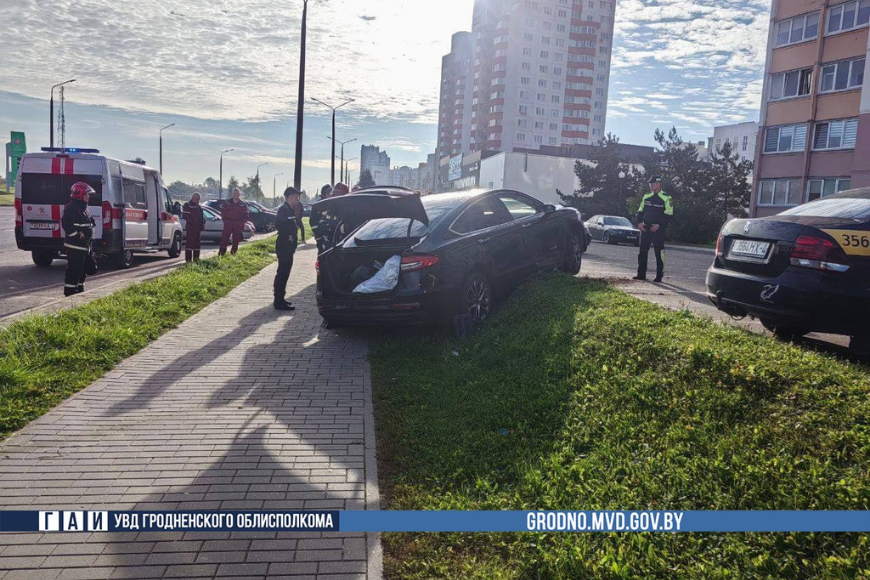 В Гродно 37-летний водитель потерял сознание за рулем и умер