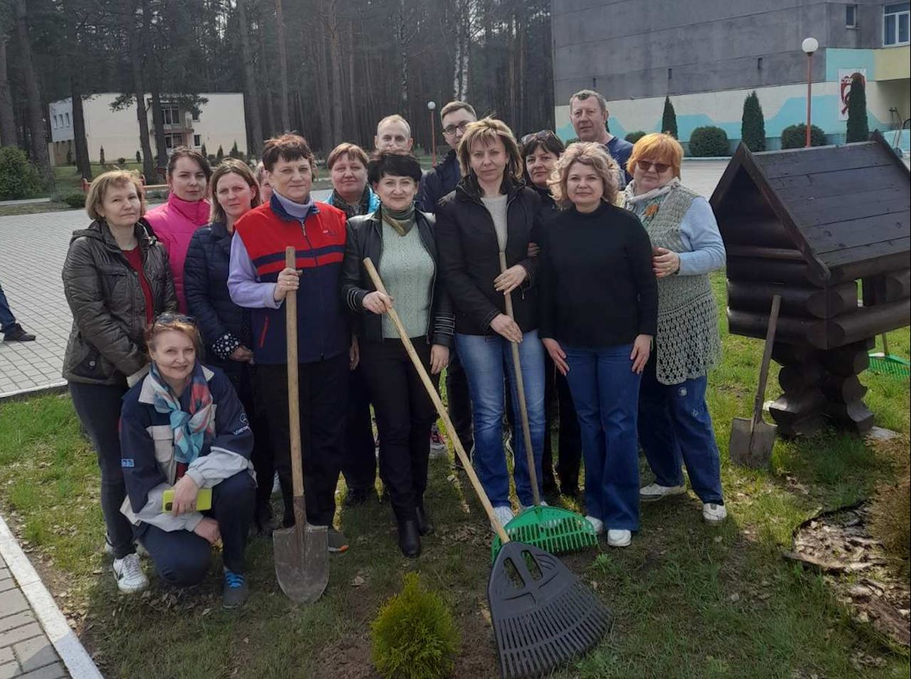 Работники сферы образования Гродненского района приняли участие в субботнике