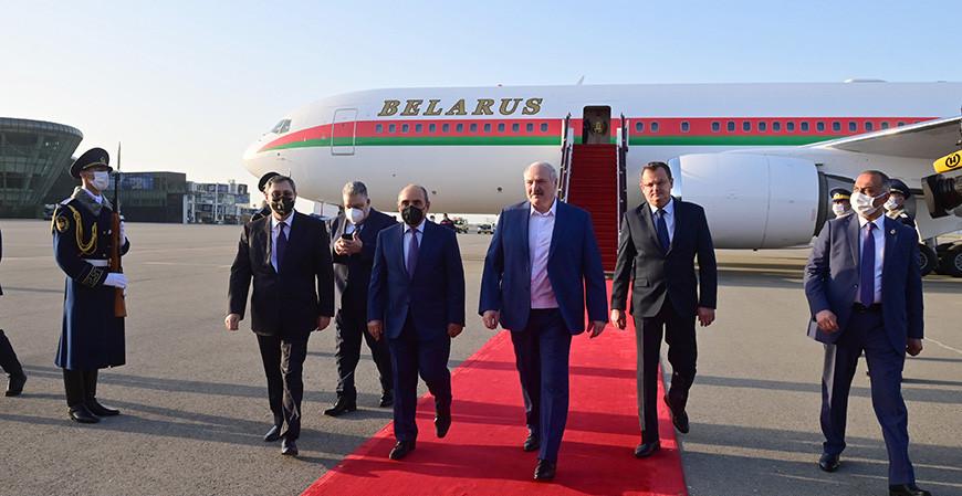 Александр Лукашенко прилетел в Баку. Президенты Беларуси и Азербайджана провели неформальную встречу