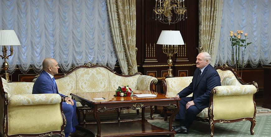 "Надеюсь, что это будет добрым сигналом" - Лукашенко о встрече с депутатом Верховной рады Украины Евгением Шевченко