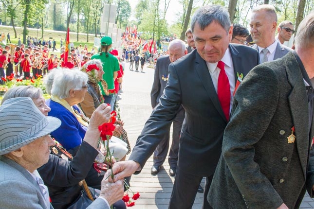 Жители Гродненского района в лучах солнца отмечают 71-ю годовщину Великой Победы