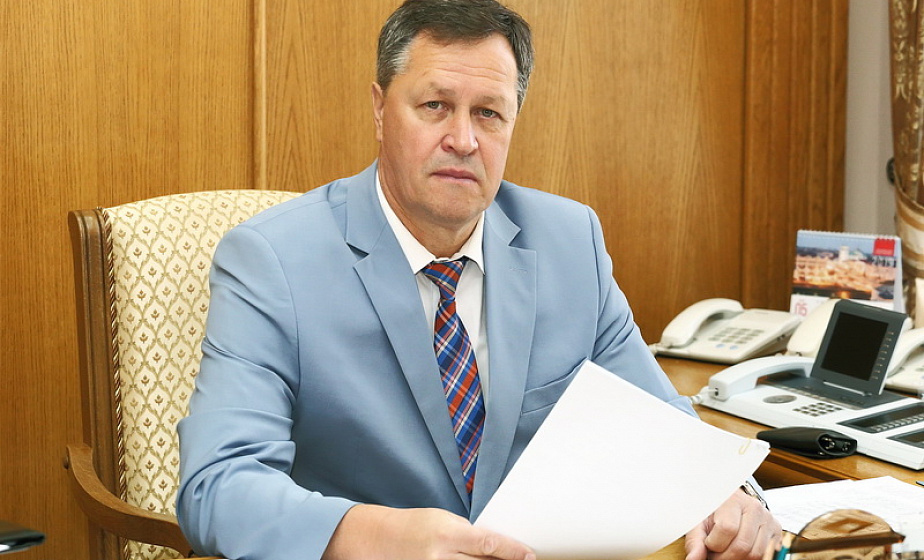 Развитие лыжного спорта, благоустройство населенных пунктов и ремонт дорог. Какие вопросы задавали жители региона во время прямой телефонной линии управляющему делами Гродненского облисполкома Игорю Попову