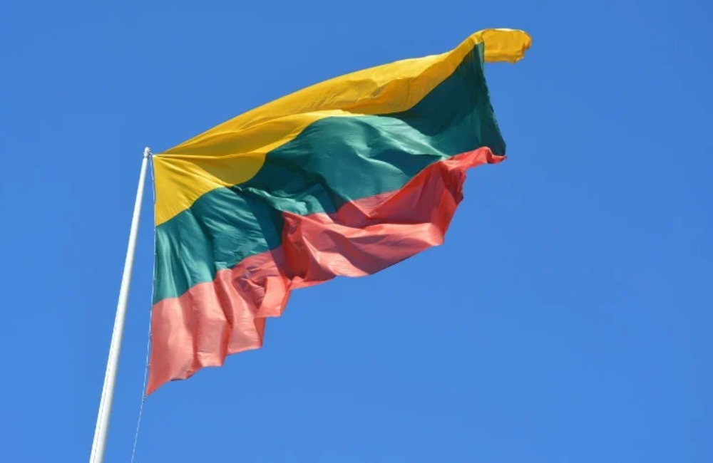 В Литве собирают подписи против размещения в стране ядерного оружия