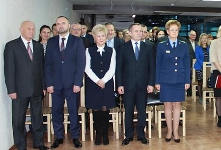 О законах знают все. Юрисконсульты и адвокаты, прокуроры и преподаватели юридических факультетов, судьи и работники правоохранительных органов – представители этих профессий отмечают общий праздник – День юриста