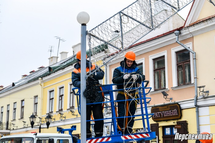 В праздничные дни Гродно озарят около 75300 огней. Новогоднее преображение уже началось