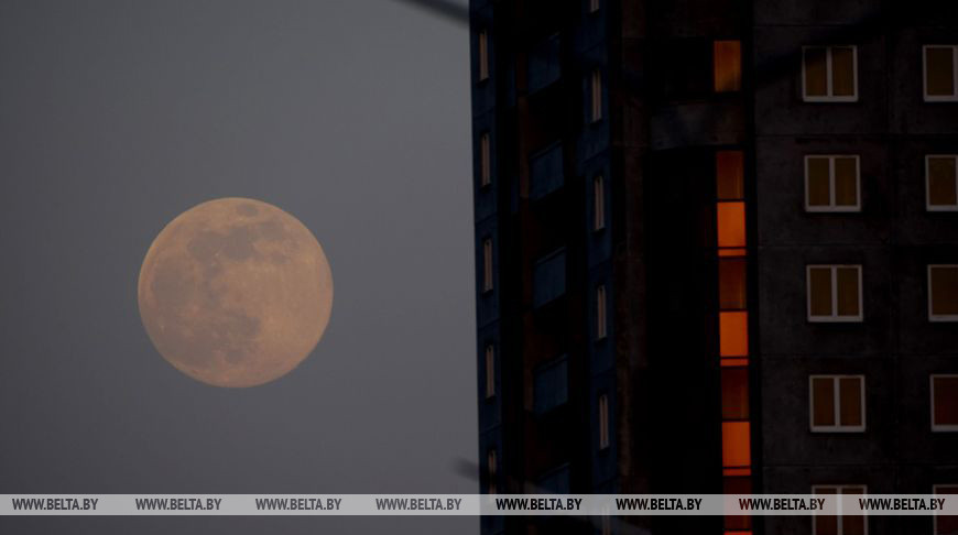 ФОТОФАКТ: В ночь на 8 апреля можно наблюдать главное суперлуние 2020 года