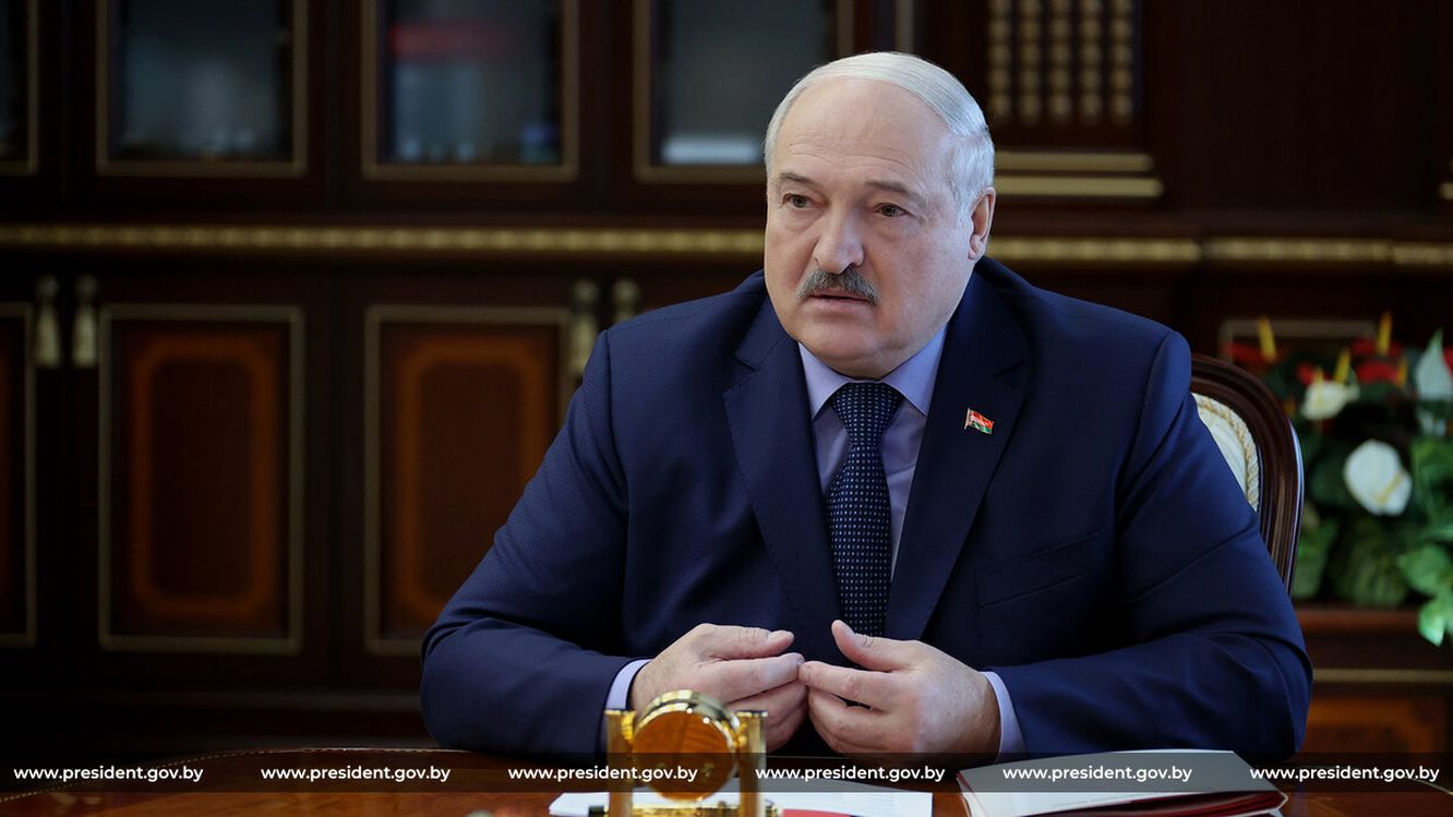 Лукашенко поручил к 9 мая привести в порядок все дороги