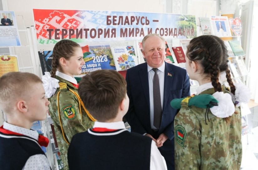 Член Совета Республики В. Лискович принял участие в заседании Республиканской комиссии и торжественной церемонии вручения паспортов