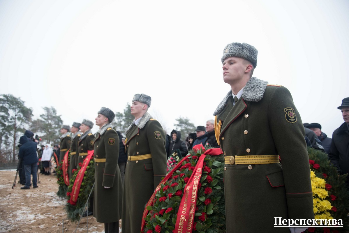 Вернули из небытия: в Путришках прошла церемония перезахоронения останков мирных жителей, расстрелянных в годы Великой Отечественной войны