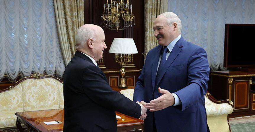 Александр Лукашенко встречается с Лебедевым накануне правительственного саммита СНГ в Минске