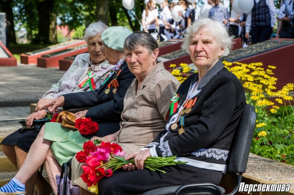 Уважаемые граждане старшего поколения, ветераны войны и труда! От всего сердца поздравляем вас с Днем пожилых людей – праздником мудрости и добра!
