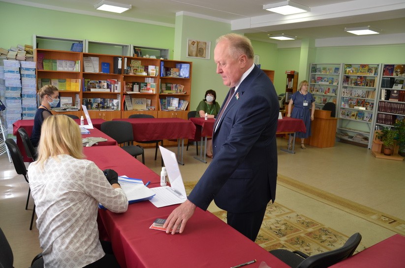 Виктор Лискович досрочно проголосовал на выборах Президента Республики Беларусь