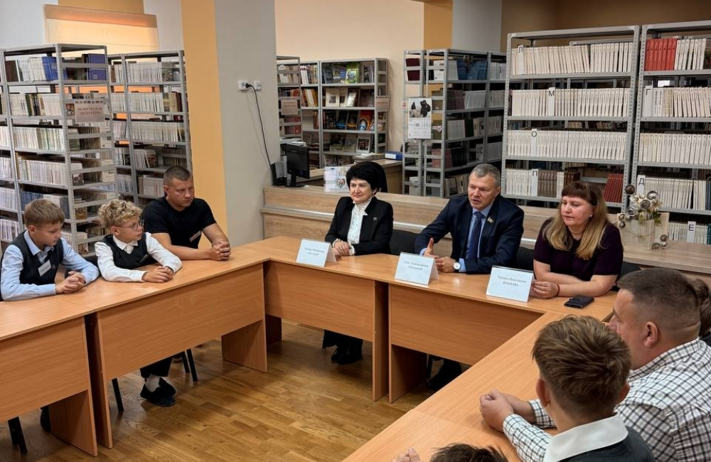 В СШ №1 г. Скиделя имени В.Г. Пешко прошло заседание клуба отцов «Мудрый папа» В СШ №1 г. Скиделя имени В.Г. Пешко прошло заседание клуба отцов «Мудрый папа»