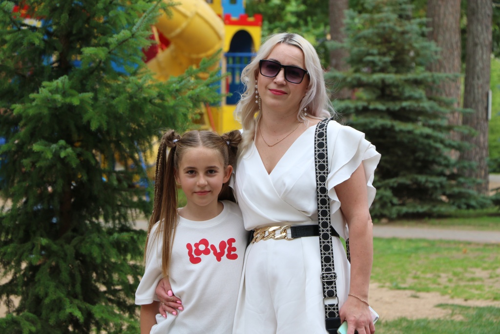 Сидоровская Арина с мамой.JPG