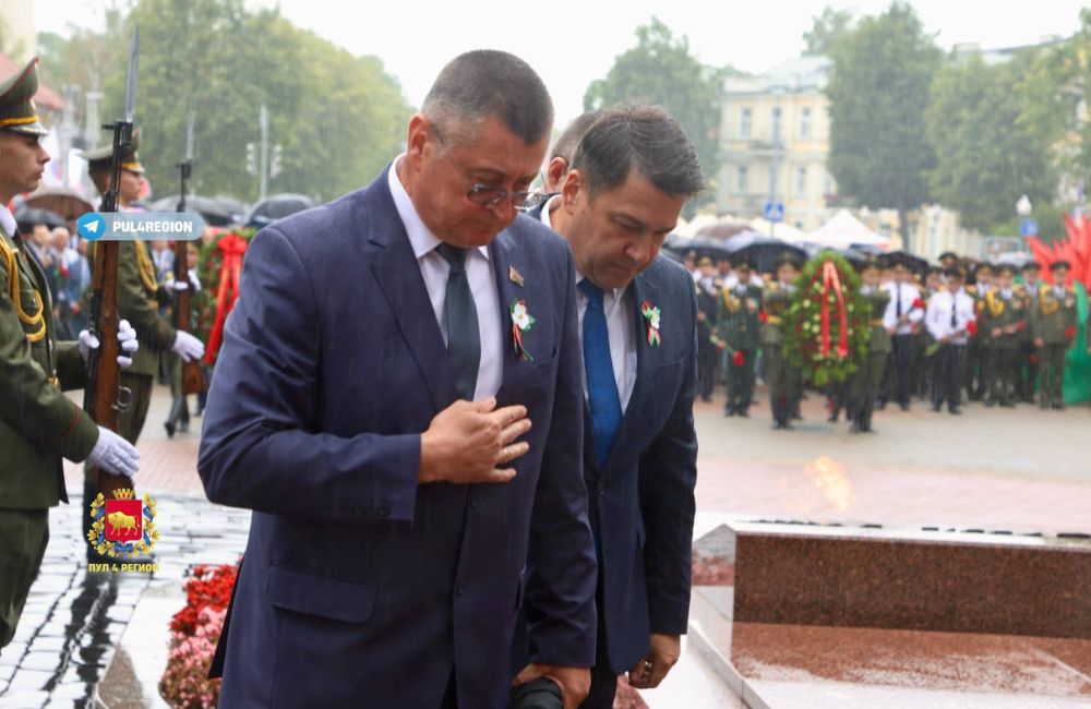 Возложение цветов в парке Жилибера 5