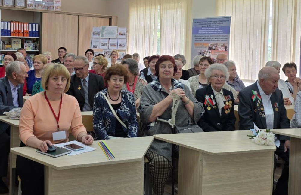В средней школа №3 г. Скиделя имени Е.М. Шевченко прошло заседание президиума профсоюза педагогов и совета ветеранов