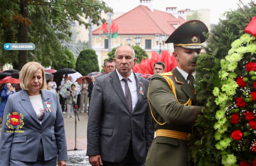 Возложение цветов в парке Жилибера 4
