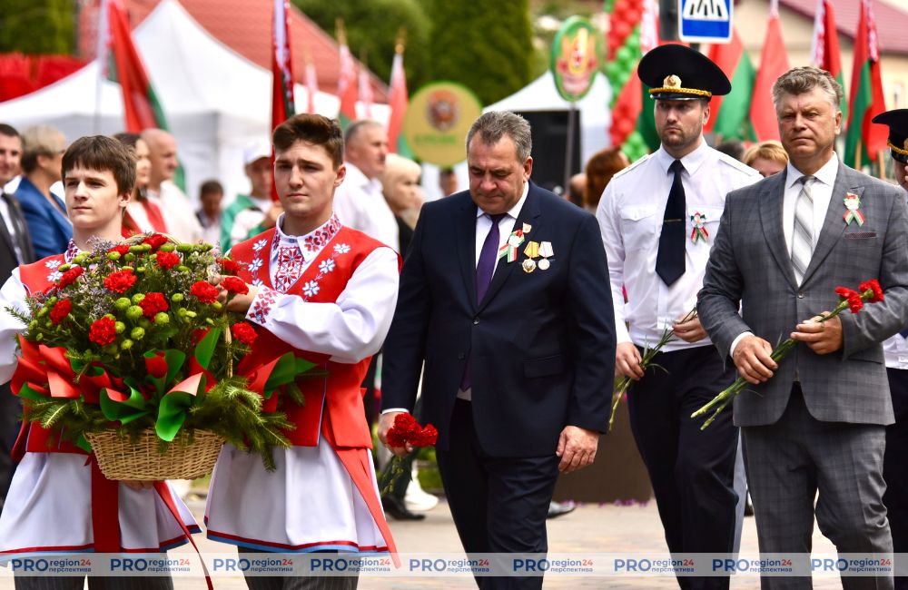 В Скиделе прошёл районный праздник «Са святам, Беларусь!» с возложением, наградами и фейерверком