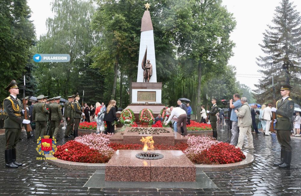 Возложение цветов в парке Жилибера 6