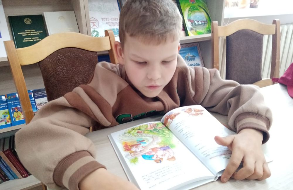 Презентация книг в библиотеке 4